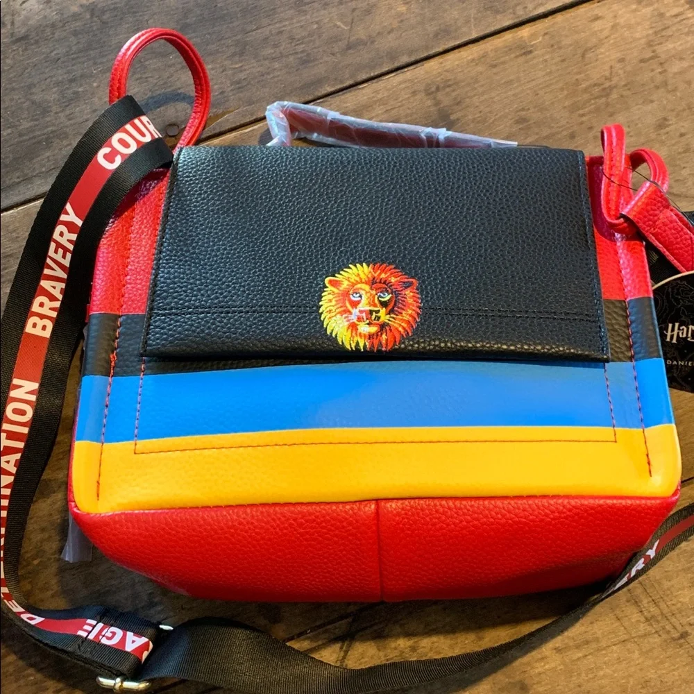 NWT Danielle Nicole Black and Red Lion Crossbody Bag - Gryffindor Shoulder Bag - Picture 6 of 13